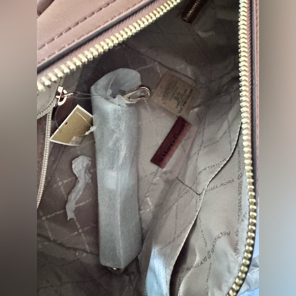 Michael kors purse - Picture 2 of 8